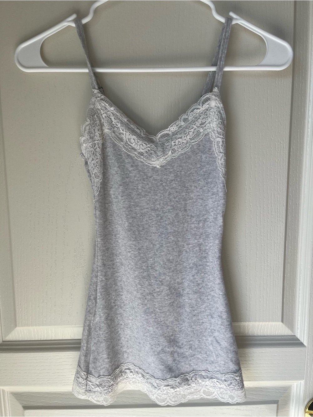 Hollister Lace-Trim Cami in light heather gray size xxs